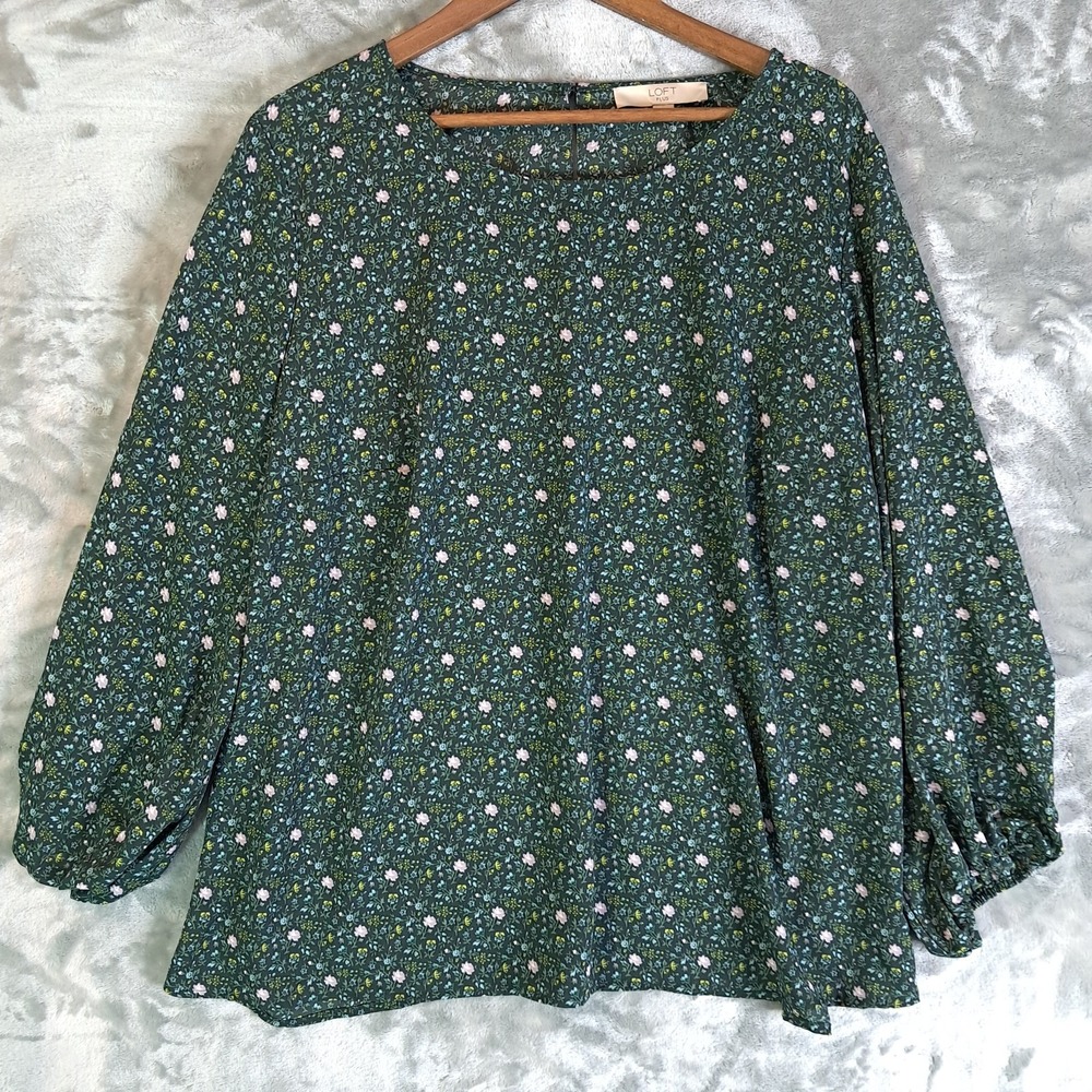 LOFT Plus Dark Green Ditsy Floral Blouse Top Women's Size 20 Pleated Sleeve